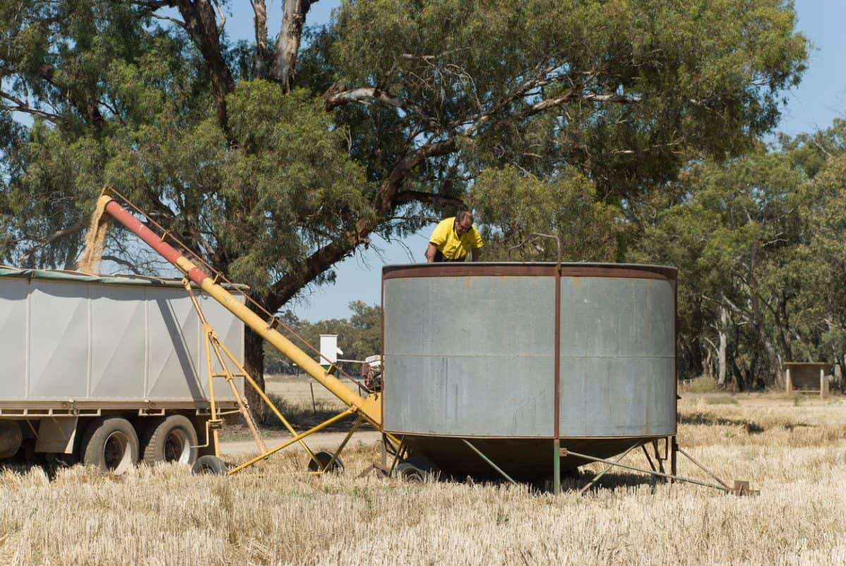 the-farmworkers-who-pick-your-food-don-t-get-paid-overtime-civil-eats